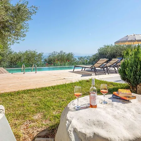 Villa Apanemia Mare *